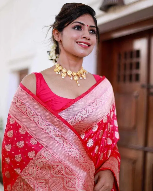 Pink_Woven_Banarasi_Jacquard_Saree_(Pink)